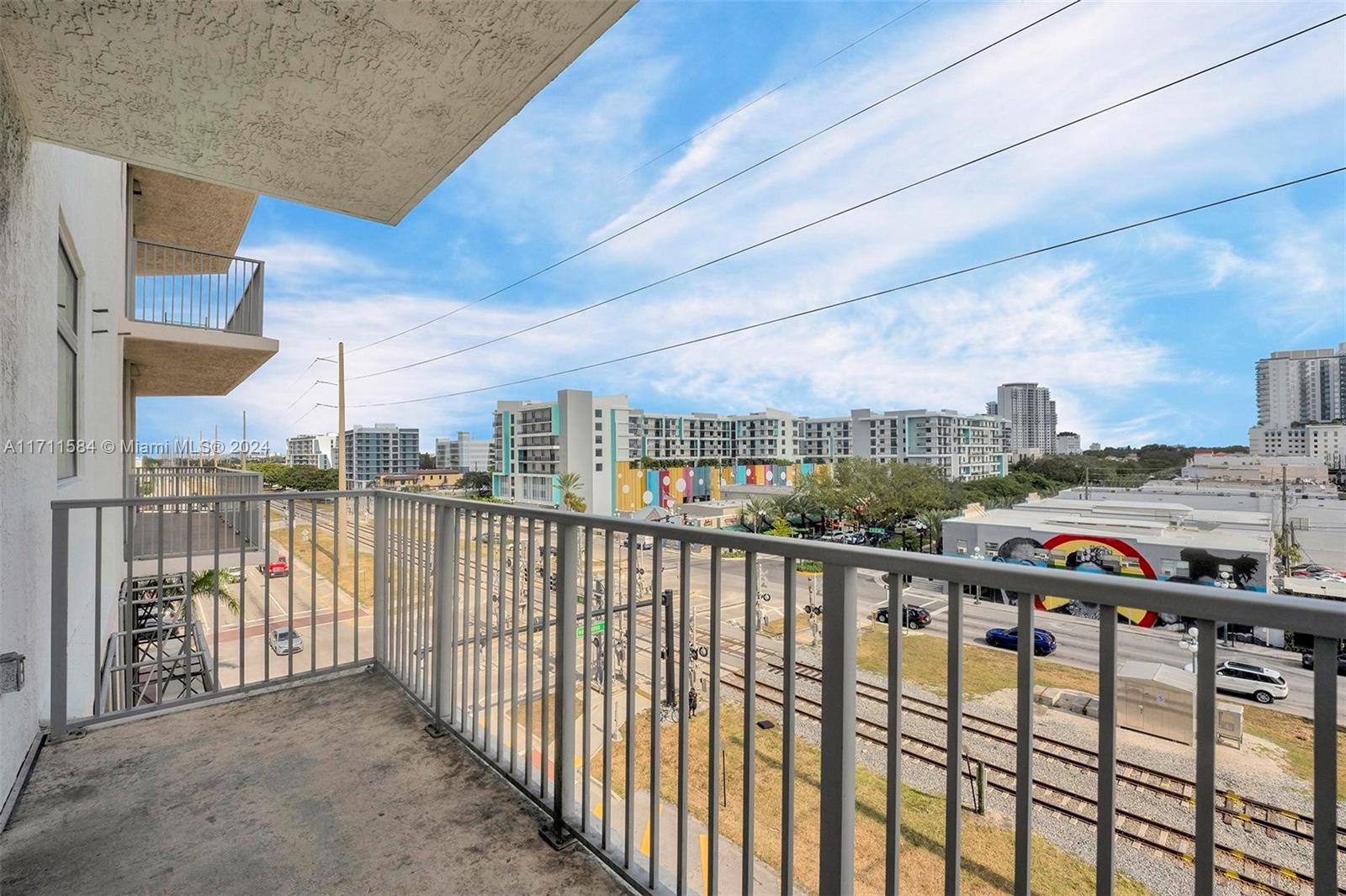 HOLLYWOOD STATION RES CON - Residential