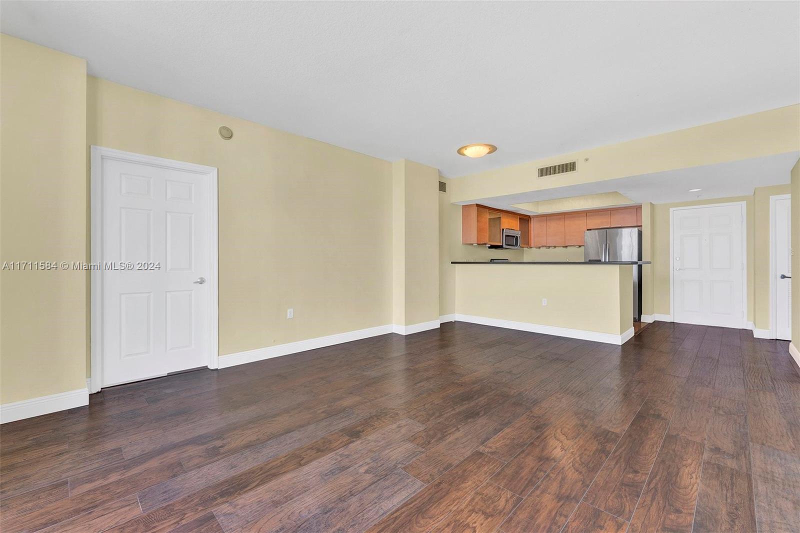 HOLLYWOOD STATION RES CON - Residential