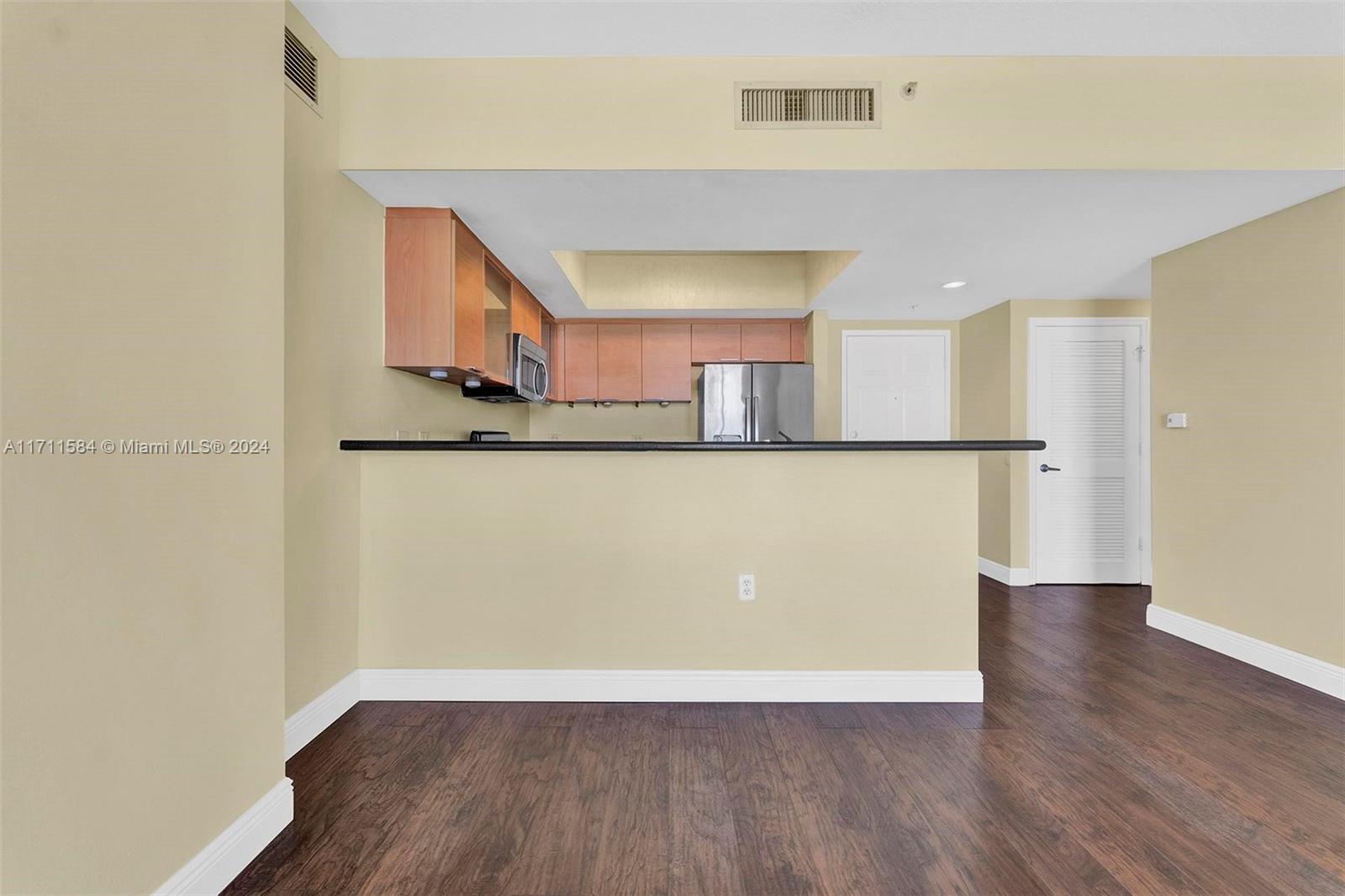HOLLYWOOD STATION RES CON - Residential