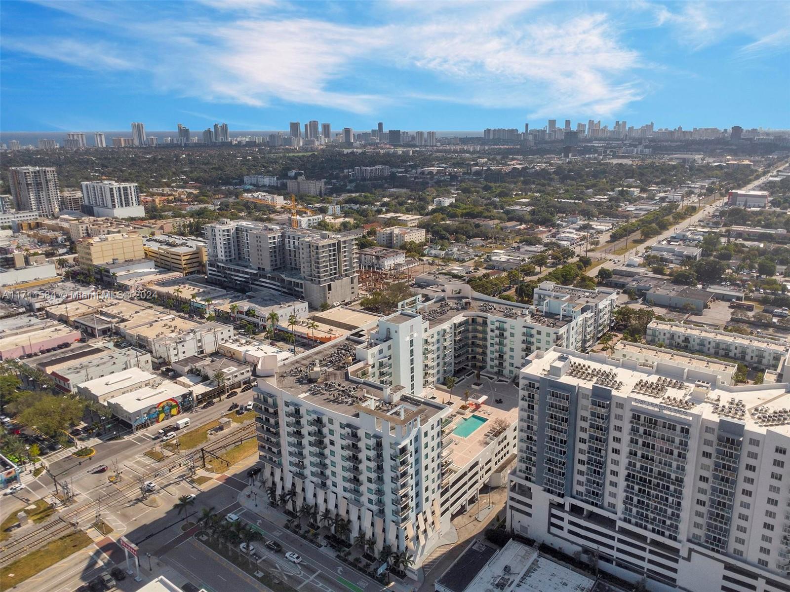 HOLLYWOOD STATION RES CON - Residential