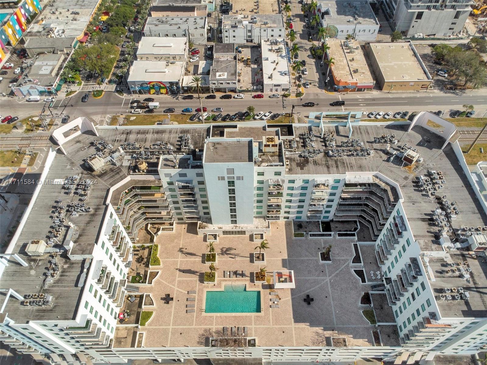 HOLLYWOOD STATION RES CON - Residential