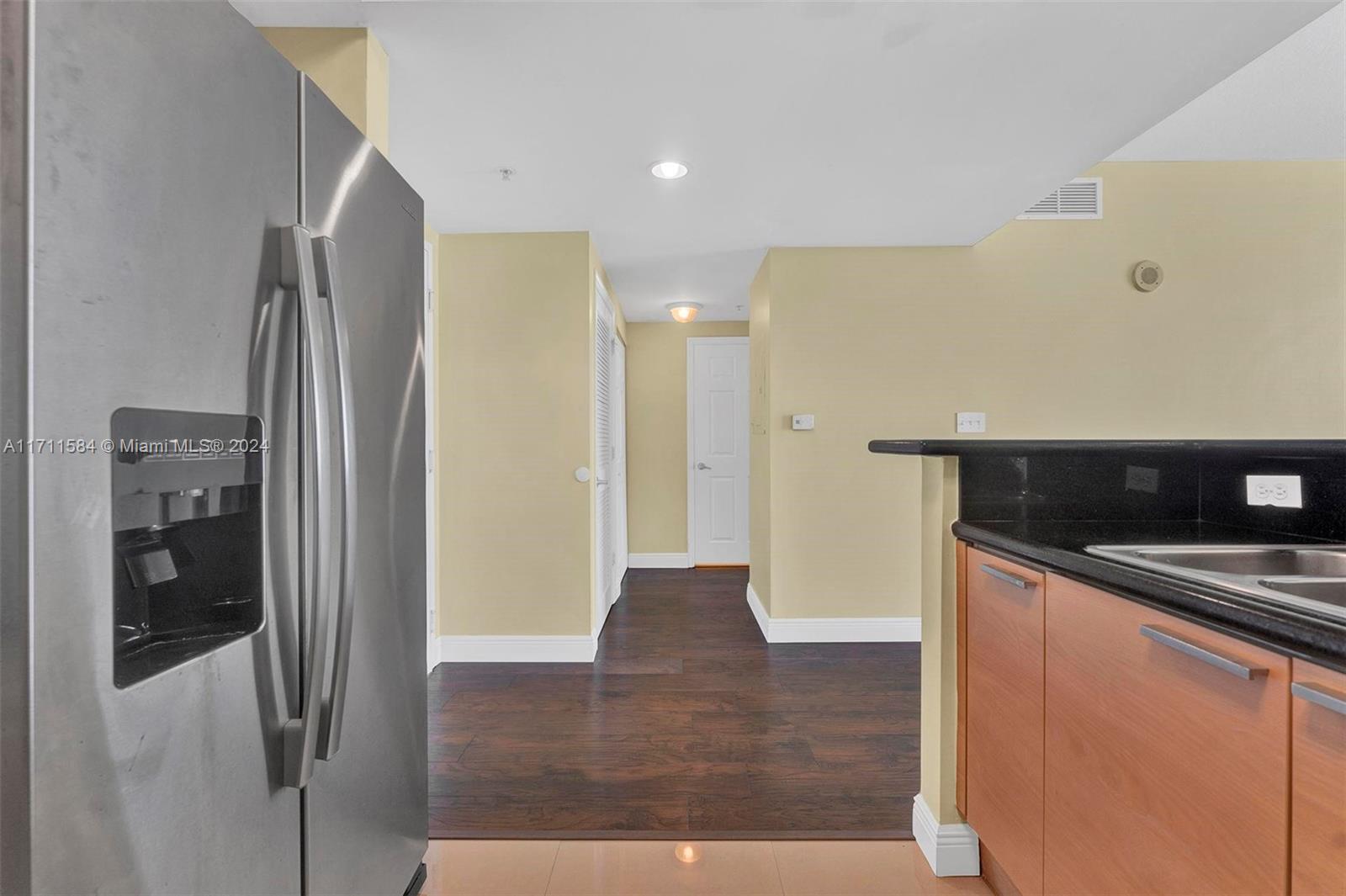 HOLLYWOOD STATION RES CON - Residential