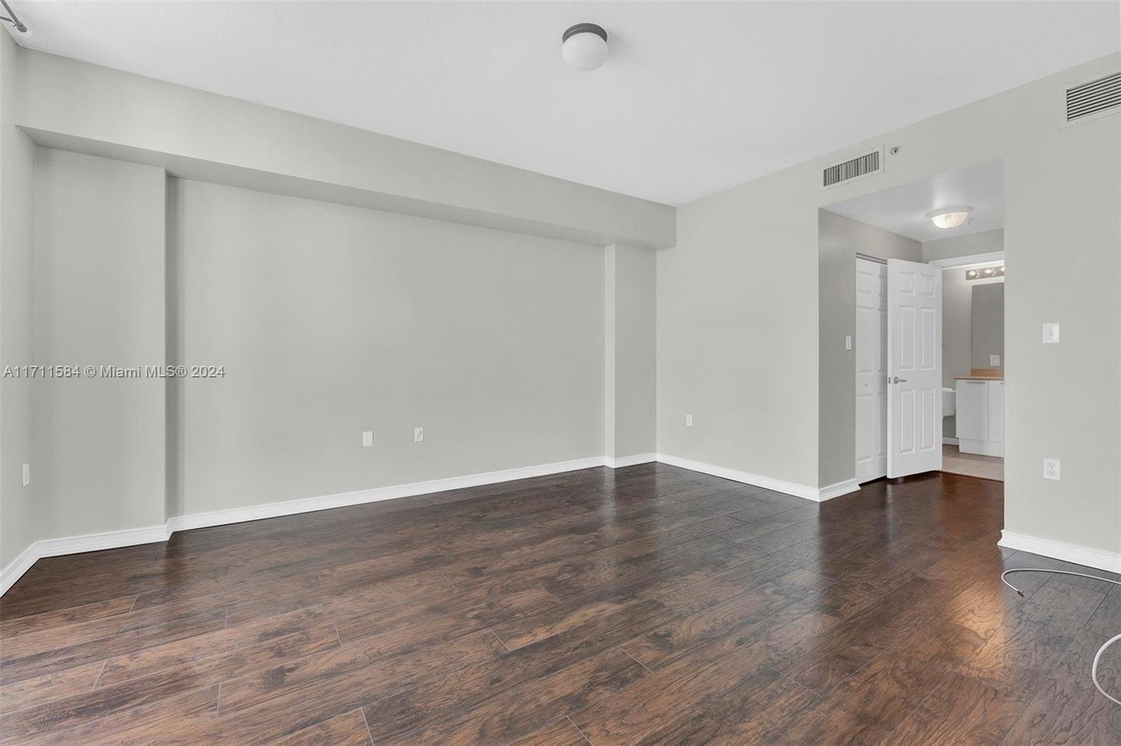 HOLLYWOOD STATION RES CON - Residential