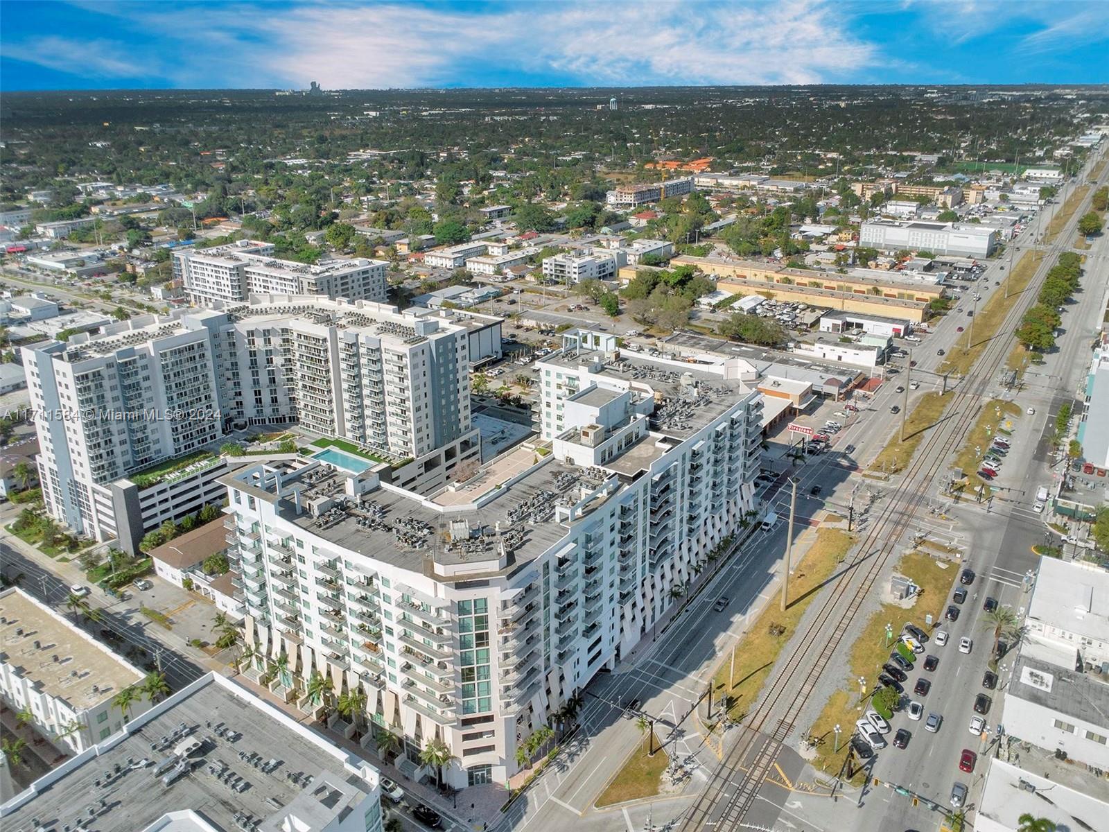 HOLLYWOOD STATION RES CON - Residential