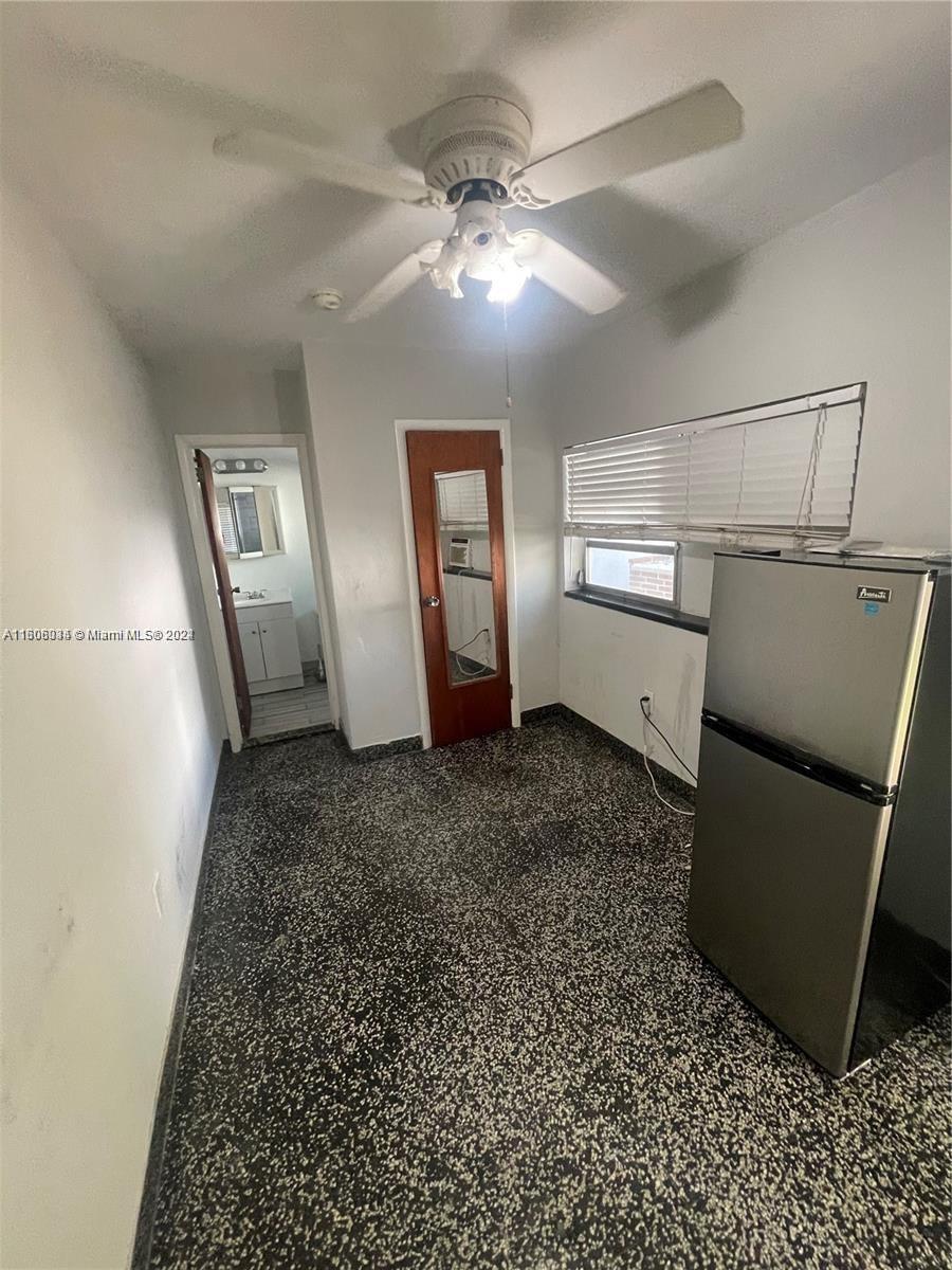 Studio Efficiency available in The Roads! Rent includes water and electricity.