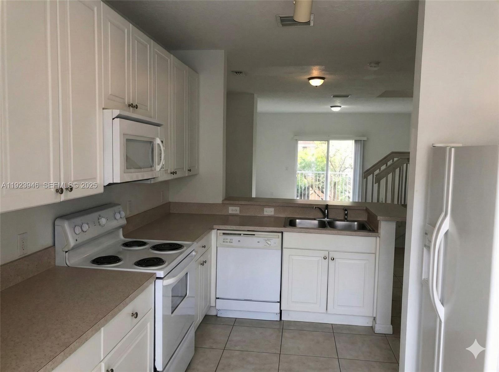 View photos, virtual tours, details... 1826 NE 5th St 1405