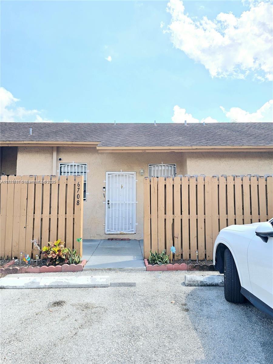 Rental Property at 6708 Nw 193rd Ter 6708, Hialeah, Miami-Dade County, Florida - Bedrooms: 2 
Bathrooms: 2  - $2,550 MO.