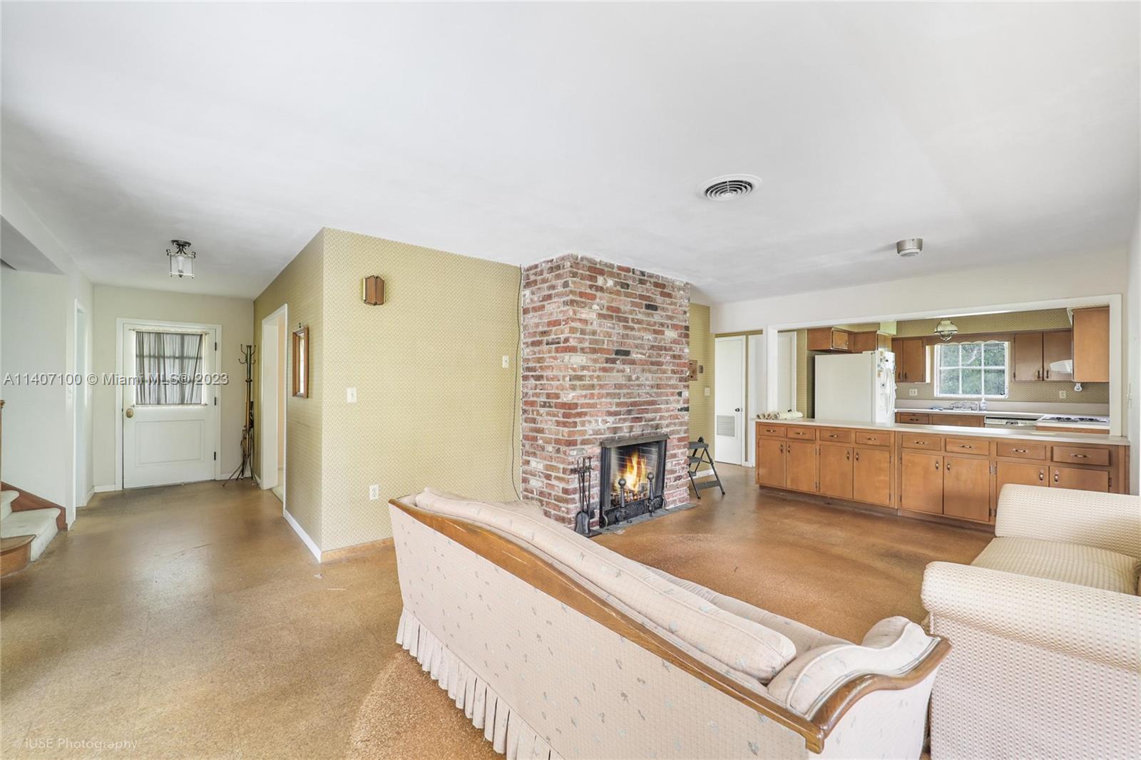 MARIEL GROVE ESTS - Residential