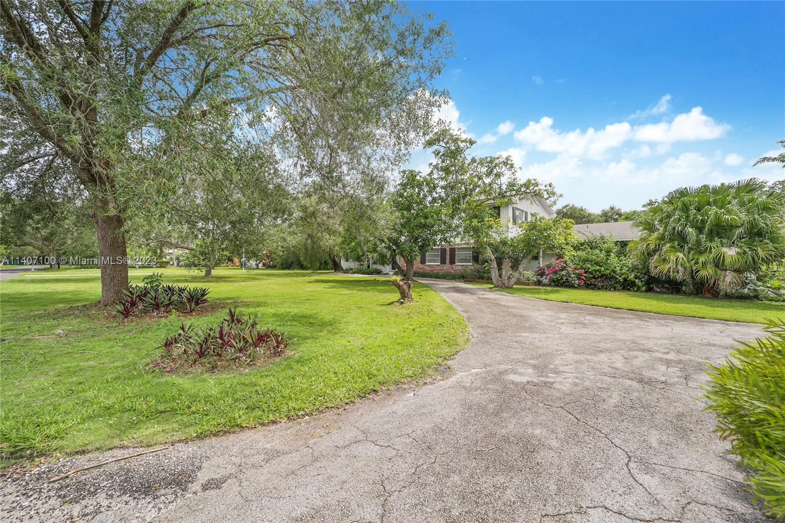 MARIEL GROVE ESTS - Residential