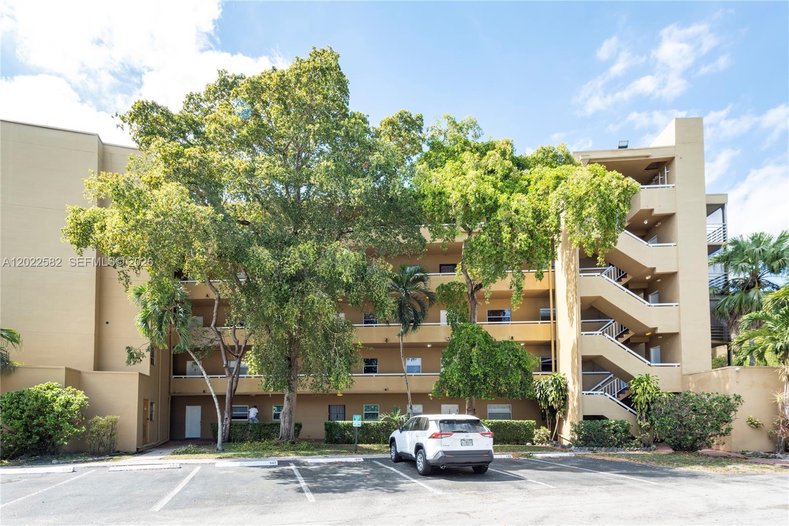 OAKS CONDO - Land