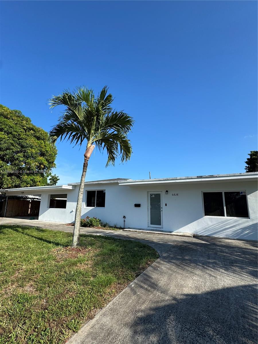 This spacious, updated home features a huge kitchen, large living room, and grand entryway perfect for entertaining. Enjoy generous bedrooms, a big driveway, laundry room, and an oversized backyard—ideal for families. Comfortable, modern, and ready for you to call home! Contact listing agent for showings.