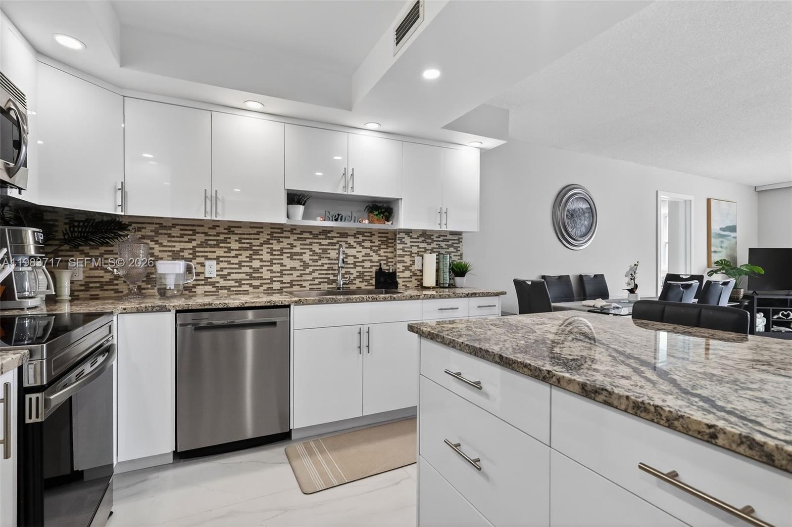 TRAFALGAR TOWERS CONDOMIN - Residential