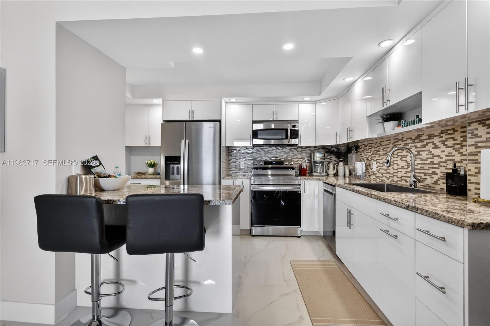 TRAFALGAR TOWERS CONDOMIN - Residential