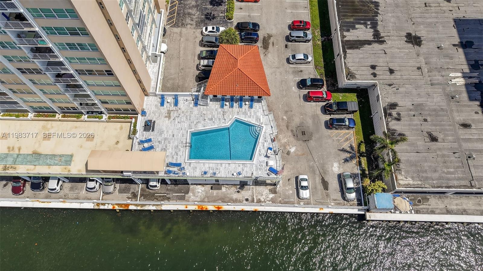 TRAFALGAR TOWERS CONDOMIN - Residential