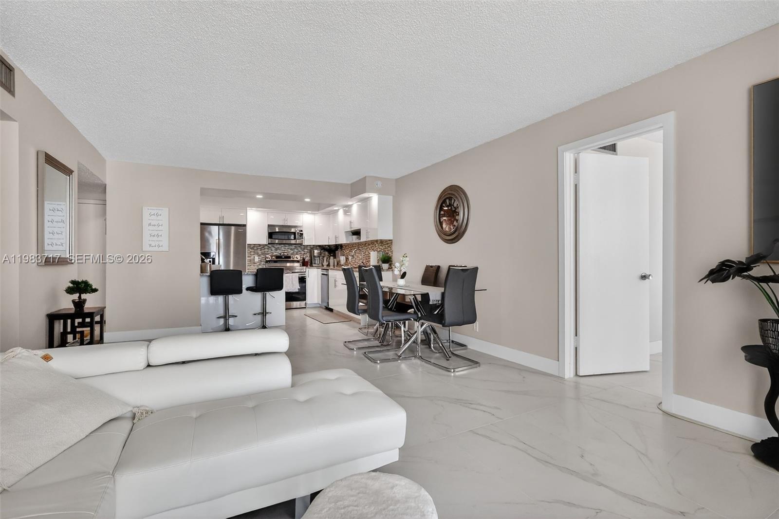 TRAFALGAR TOWERS CONDOMIN - Residential