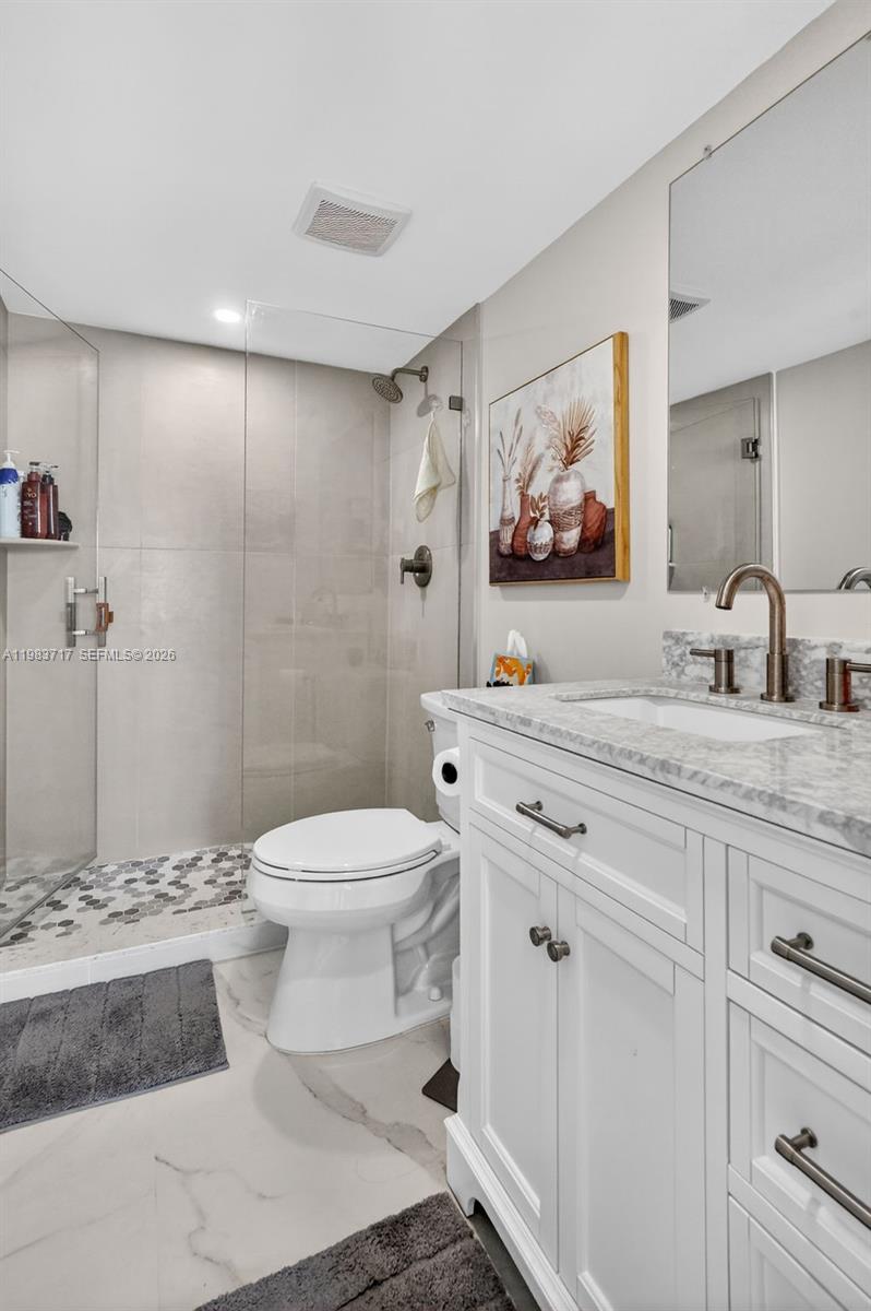 TRAFALGAR TOWERS CONDOMIN - Residential