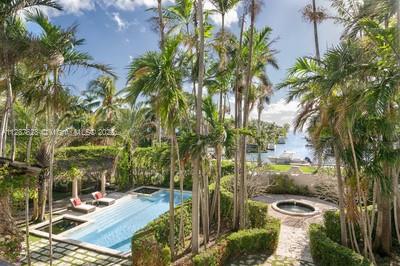 THE MOORINGS - Residential