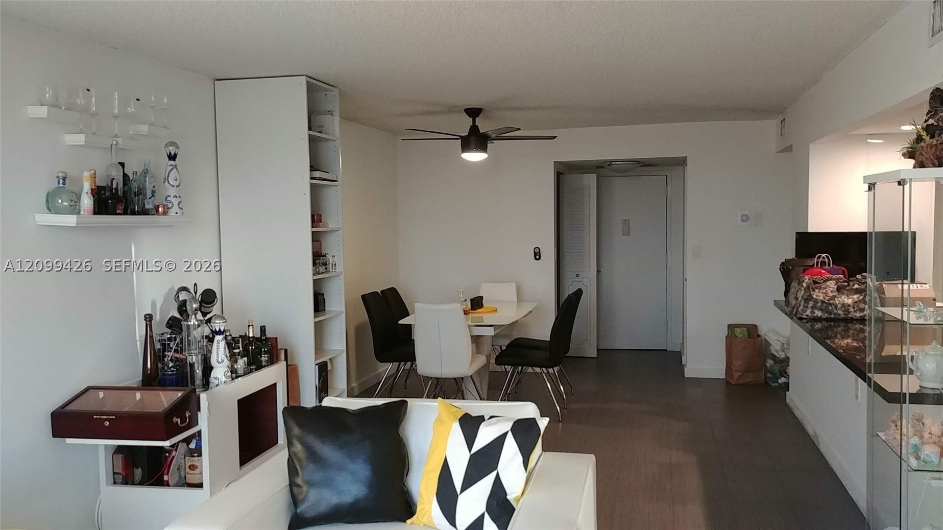 800 Parkview Dr 825