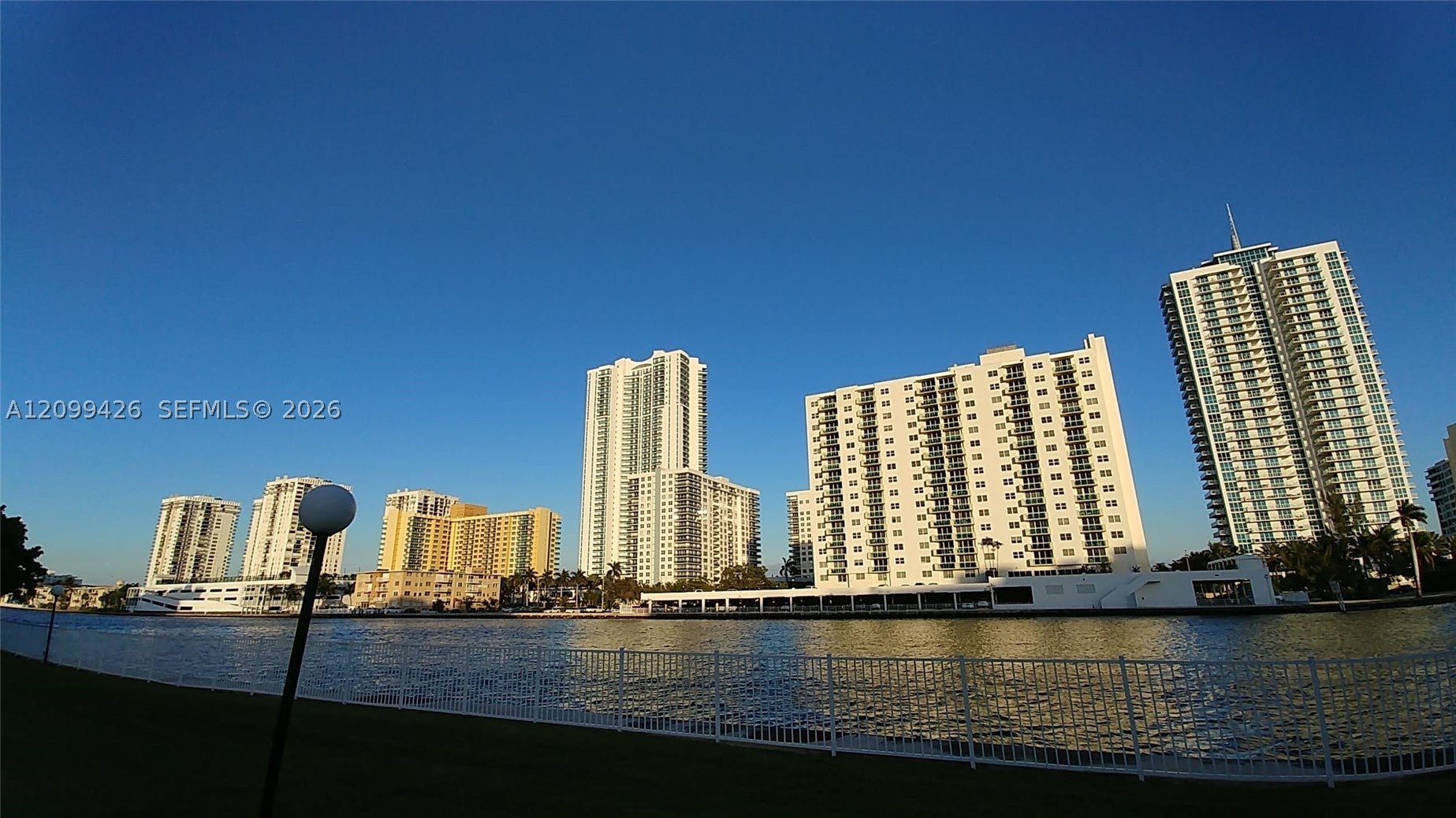 800 Parkview Dr 825