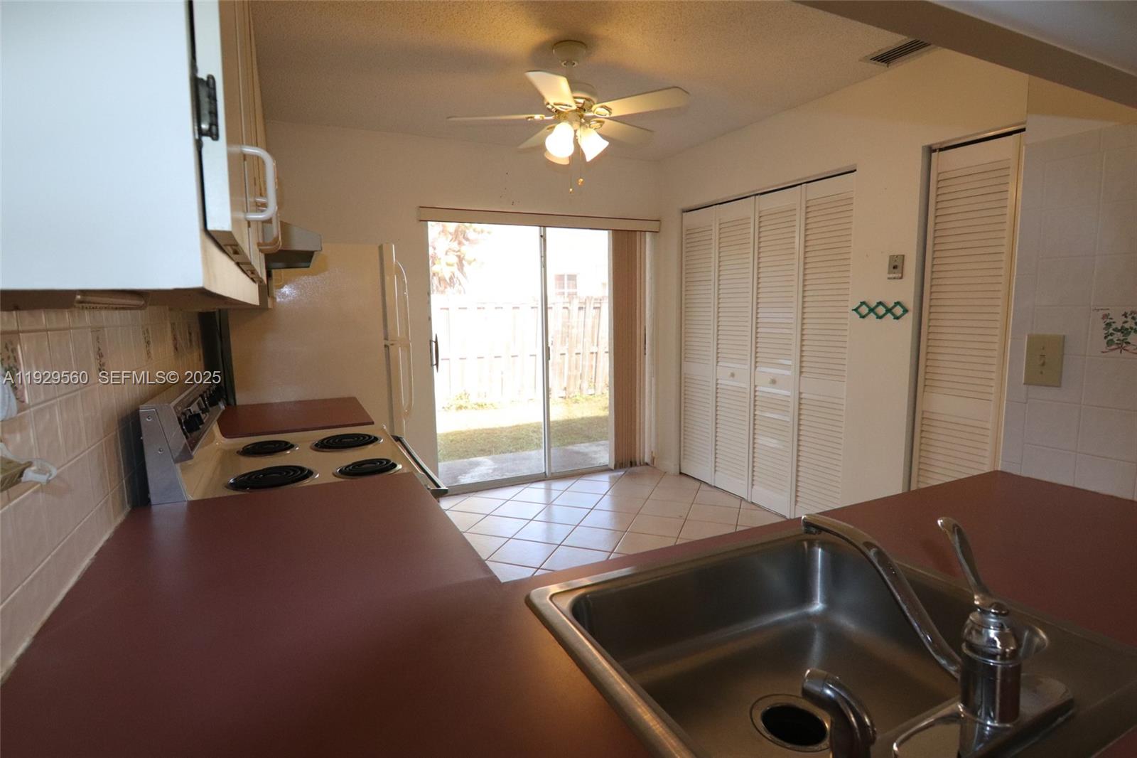 LAKES BY THE BAY SEC 5 - Residential