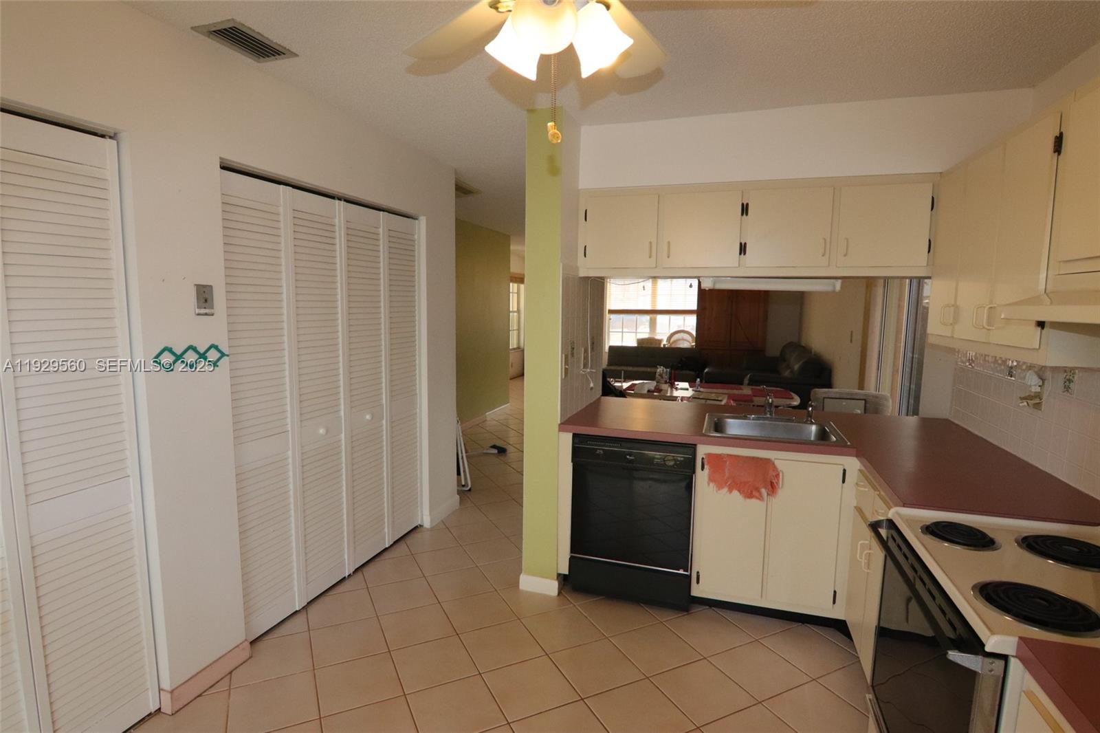 LAKES BY THE BAY SEC 5 - Residential