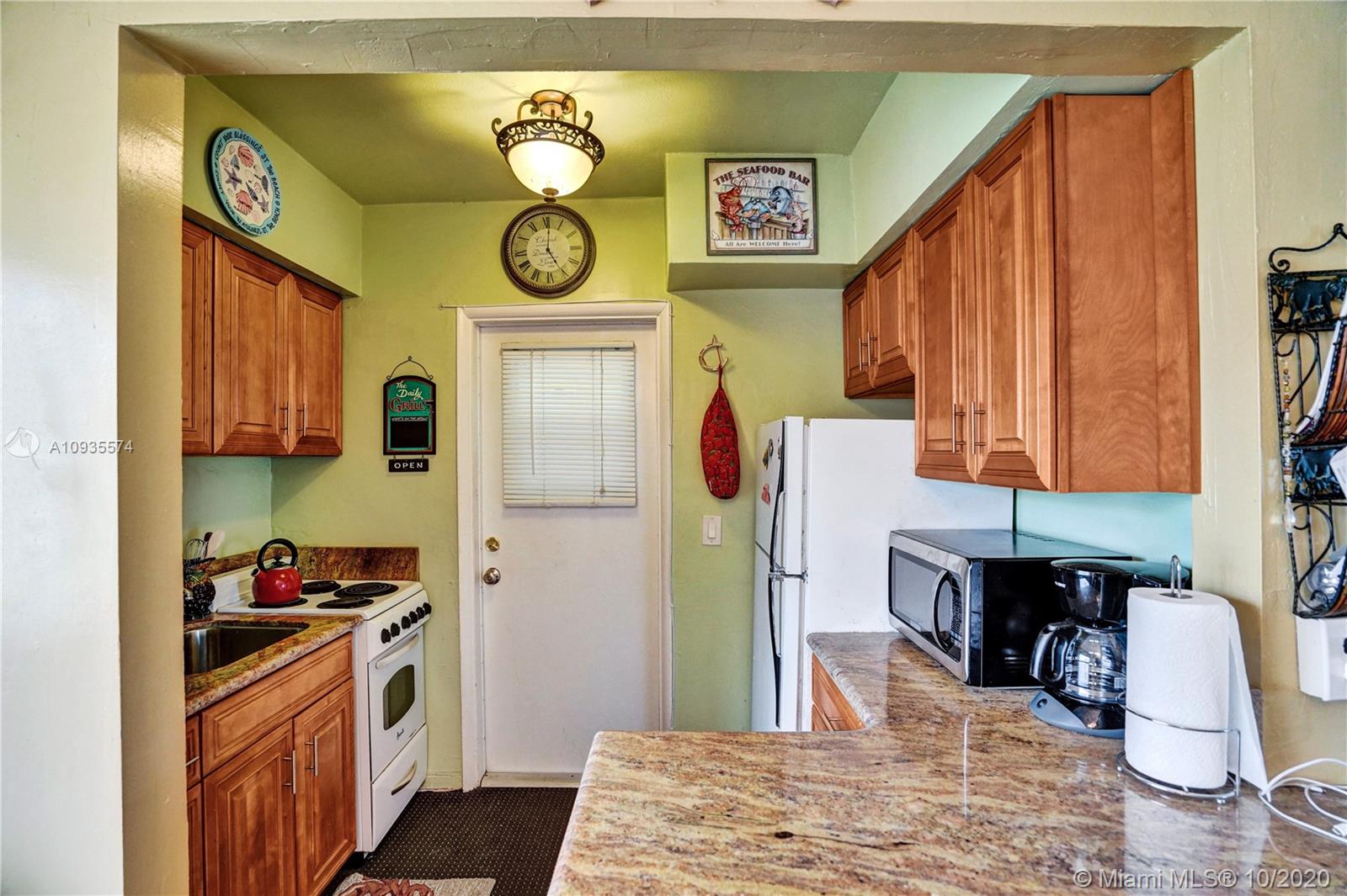 HOLLYWOOD BEACH - Residential Income