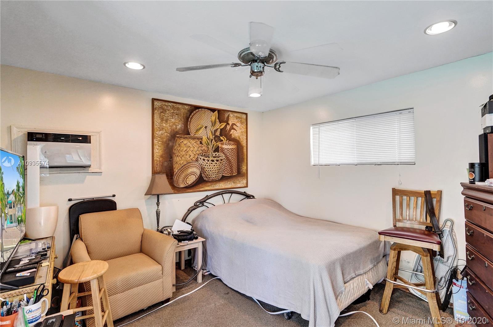 HOLLYWOOD BEACH - Residential Income