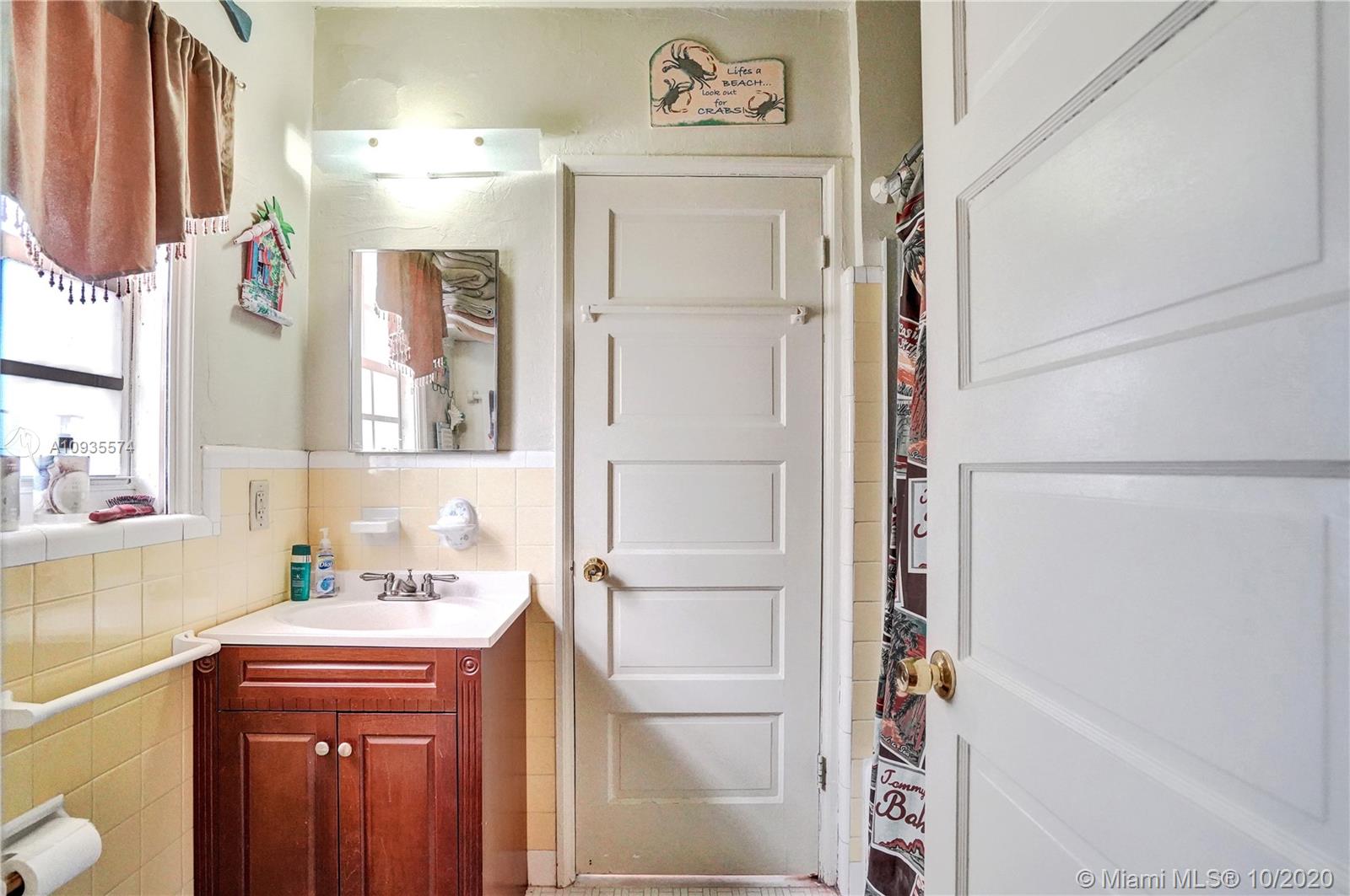 HOLLYWOOD BEACH - Residential Income