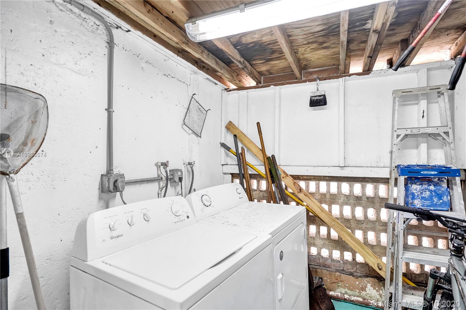 HOLLYWOOD BEACH - Residential Income