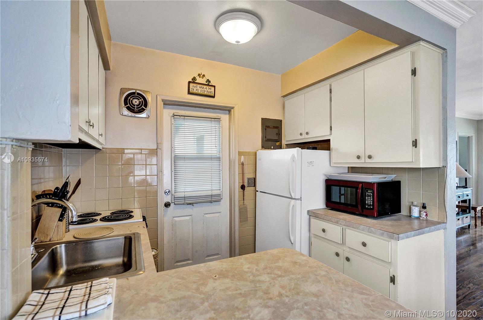 HOLLYWOOD BEACH - Residential Income