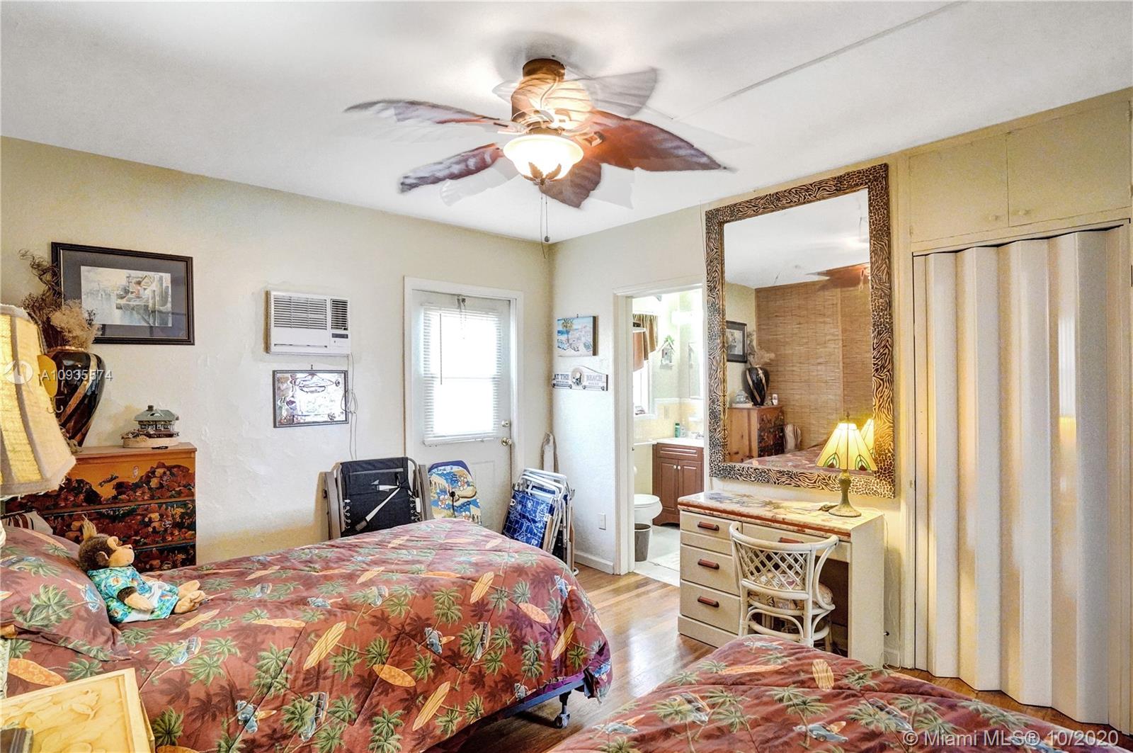 HOLLYWOOD BEACH - Residential Income