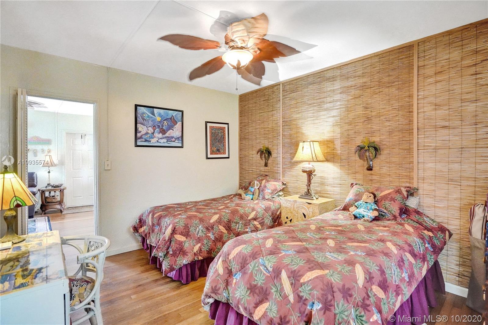 HOLLYWOOD BEACH - Residential Income