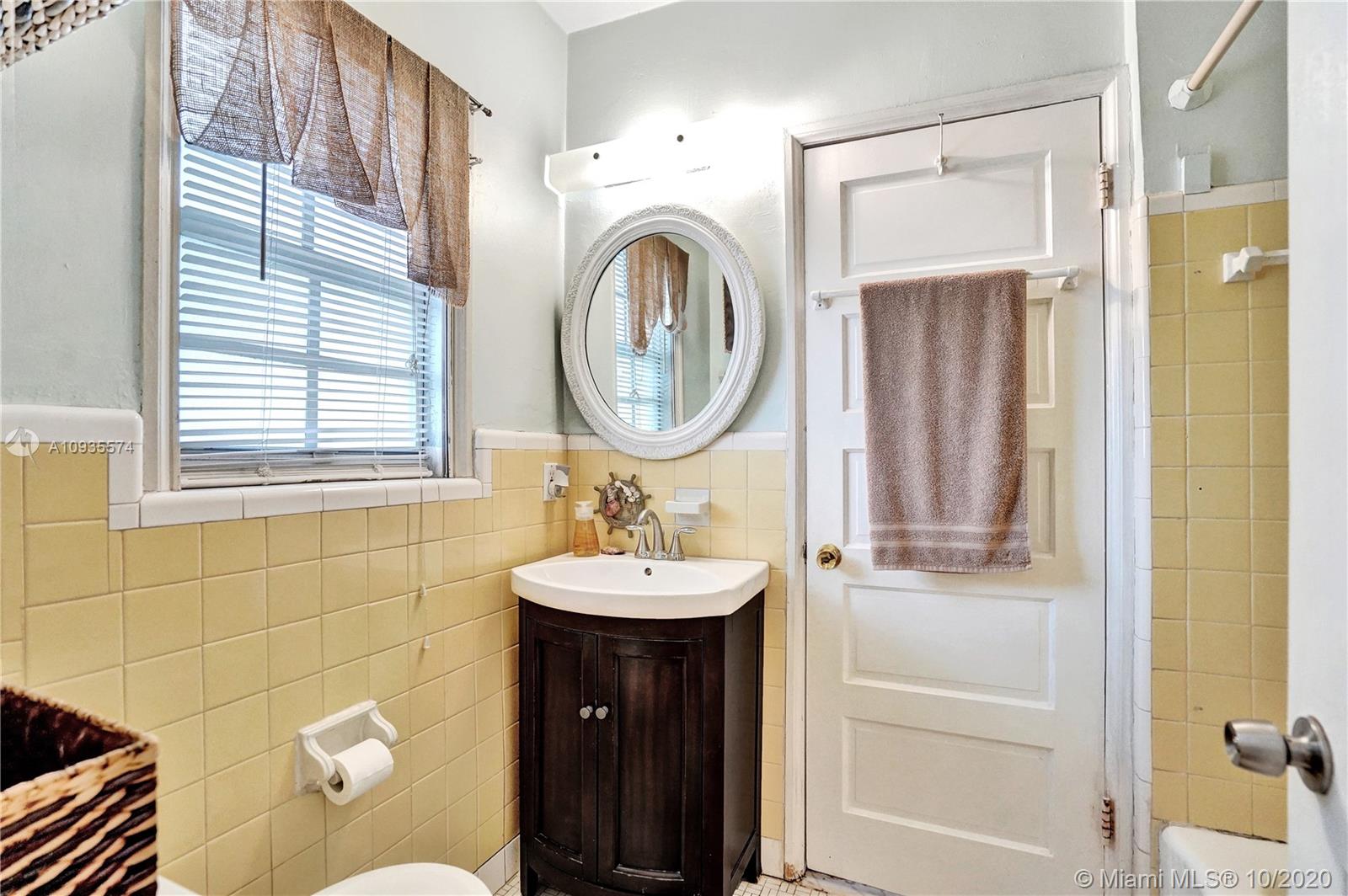 HOLLYWOOD BEACH - Residential Income