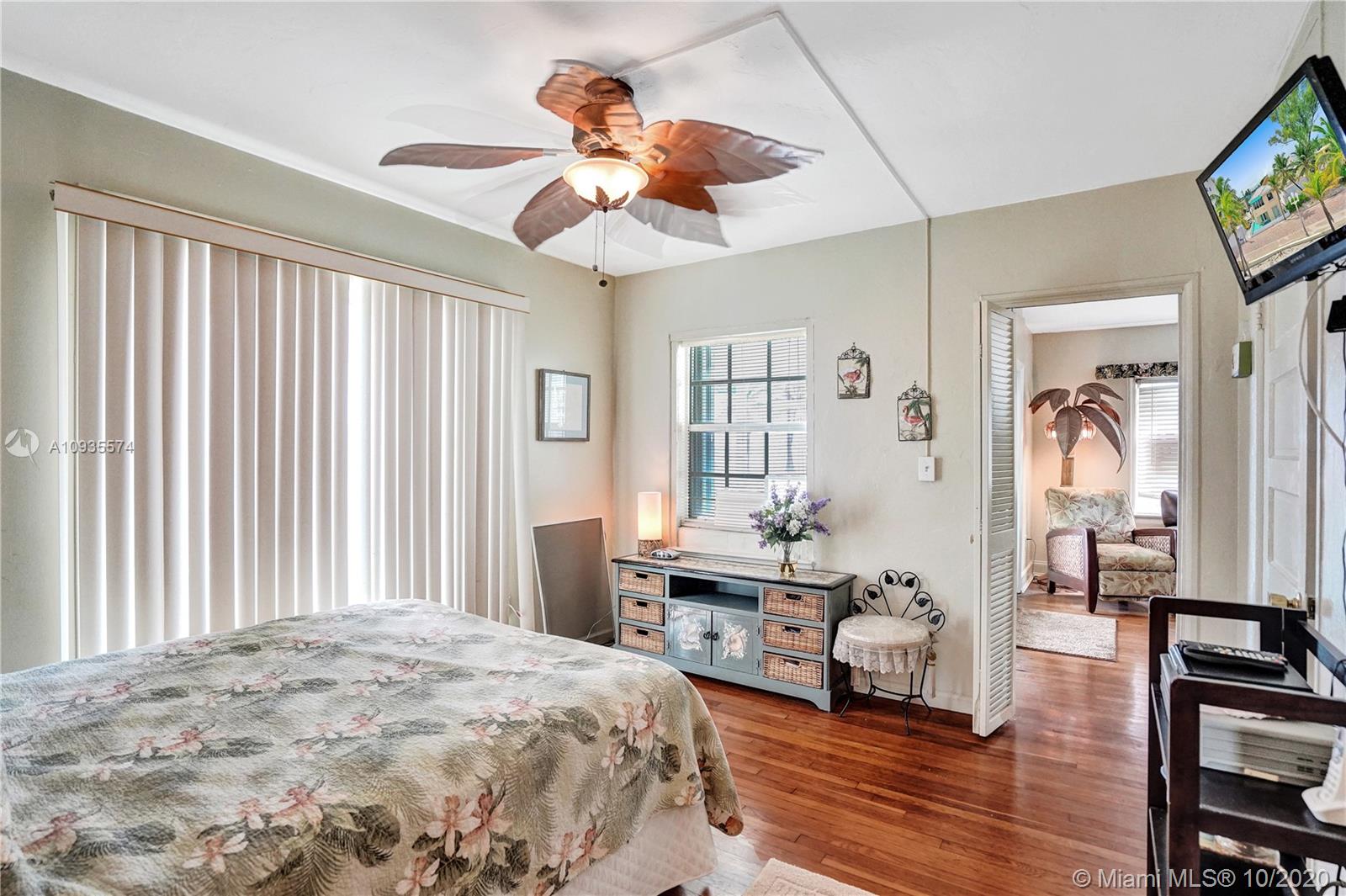 HOLLYWOOD BEACH - Residential Income