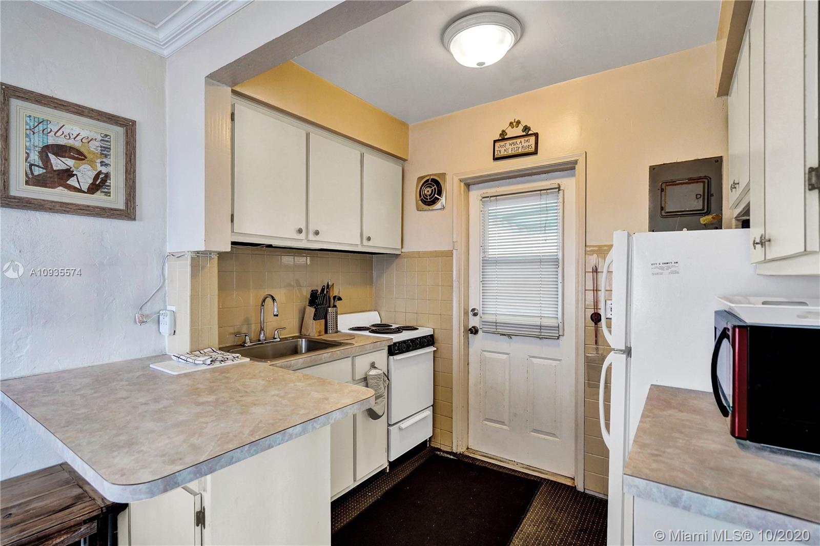 HOLLYWOOD BEACH - Residential Income