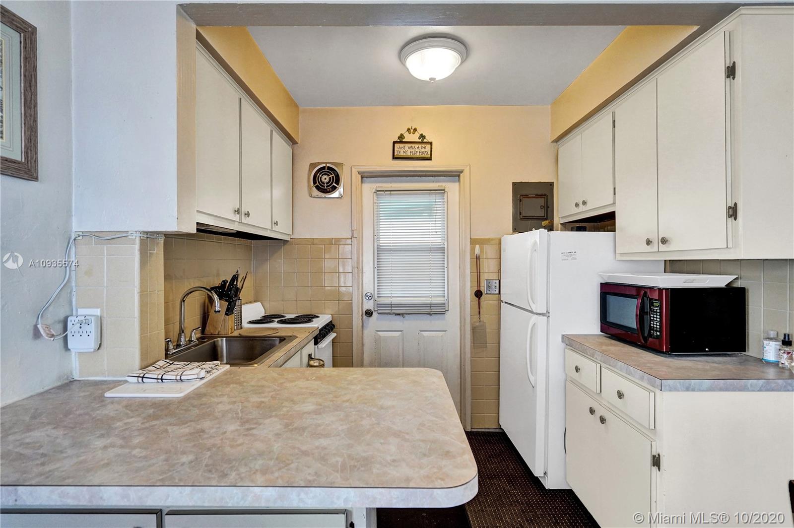 HOLLYWOOD BEACH - Residential Income