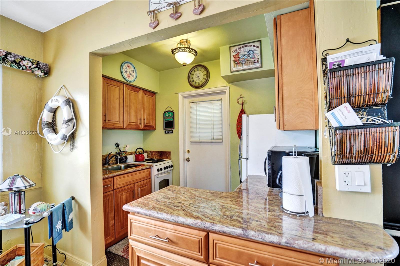 HOLLYWOOD BEACH - Residential Income