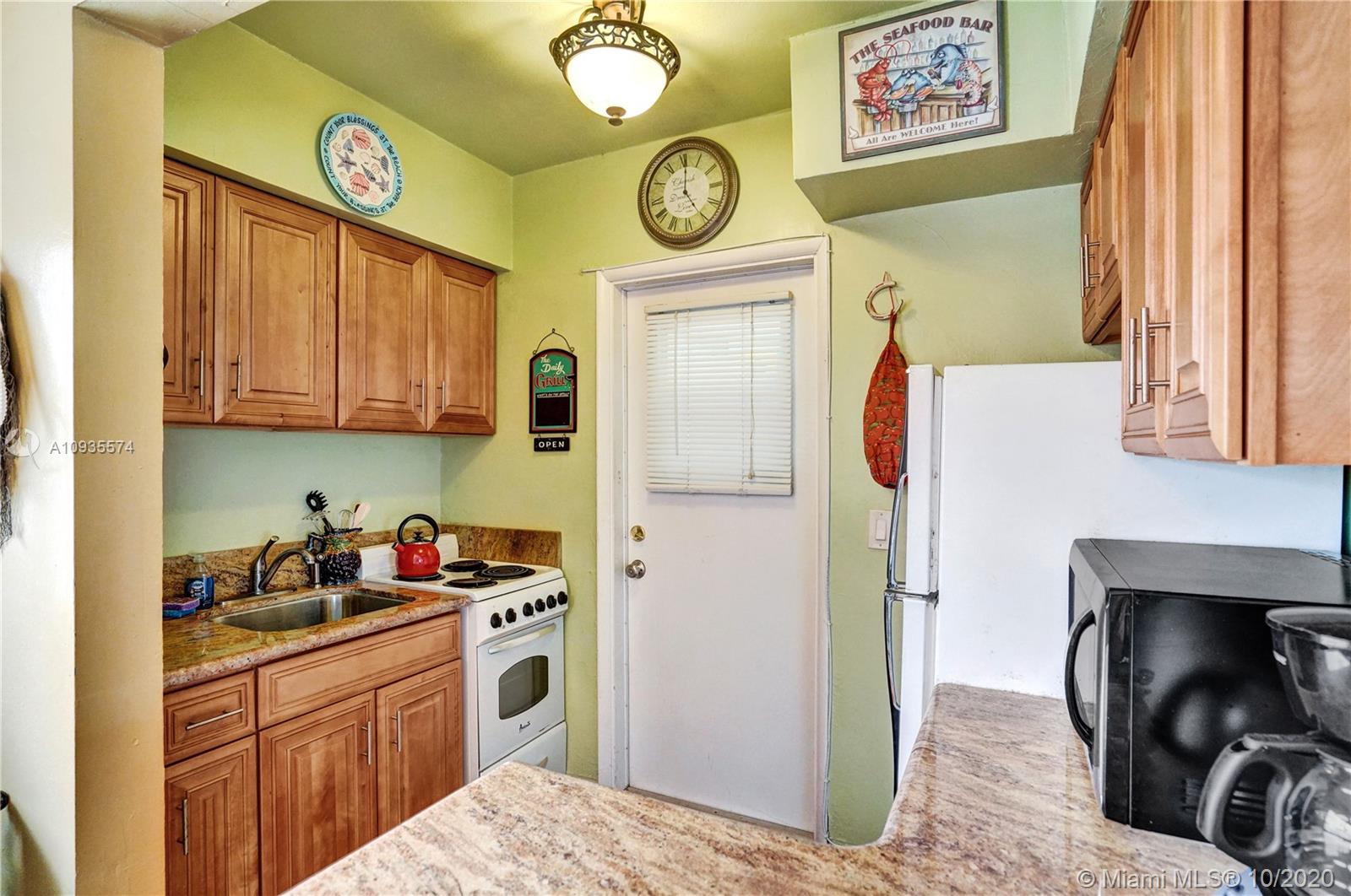 HOLLYWOOD BEACH - Residential Income