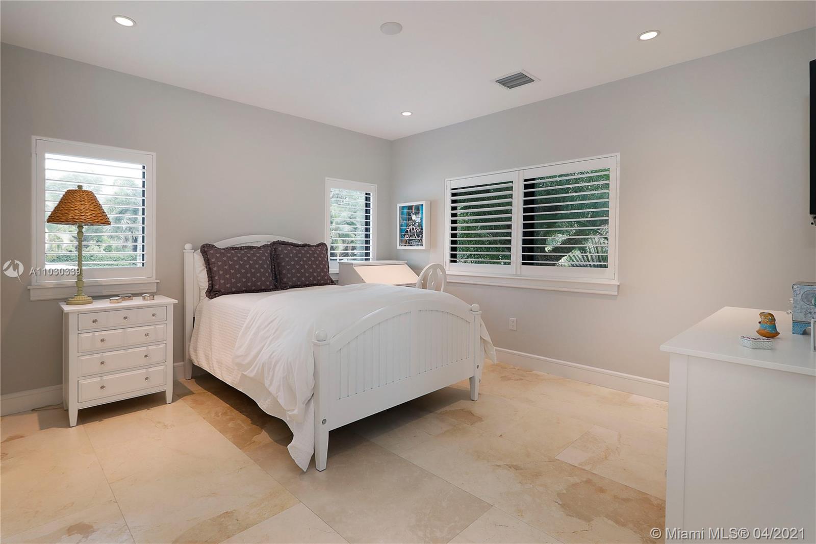 CORAL GABLES RIVIERA SEC - Residential