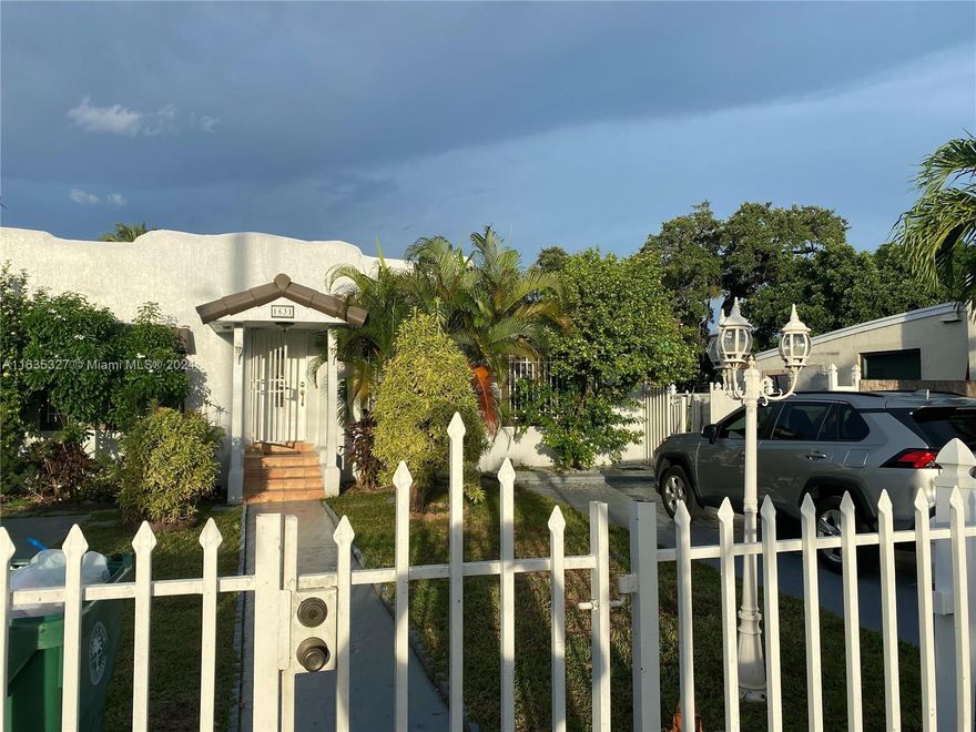 EXCELLENT PROPERTY, GREAT LOCATION! in the Miami area close to the airport, downtown Miami, Hospitals, Highways, Miami Beach, and Key Biscayne. The property has been remodeled kitchen, new a/c unit and painted like new. This diamond is great for extra income.Master house is 2/2 1 in- two law quarter each 1/1 good condition and all rented.