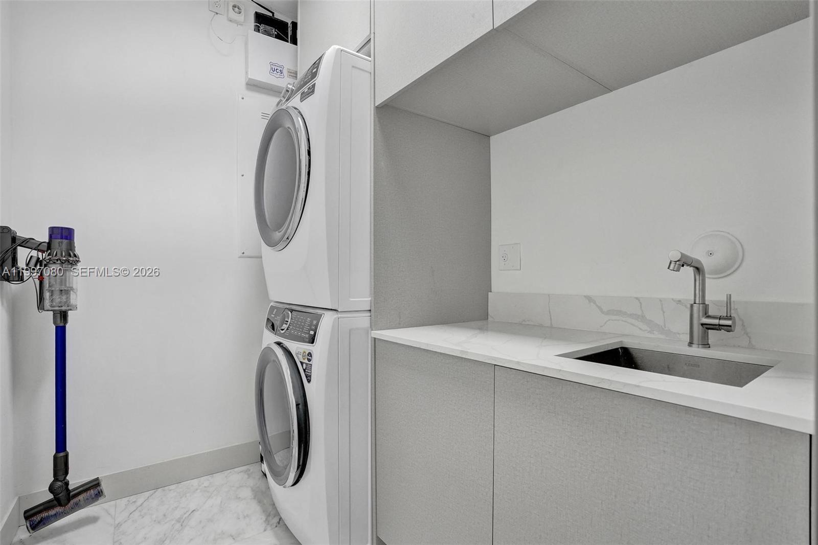 BEACHWALK - Residential Lease