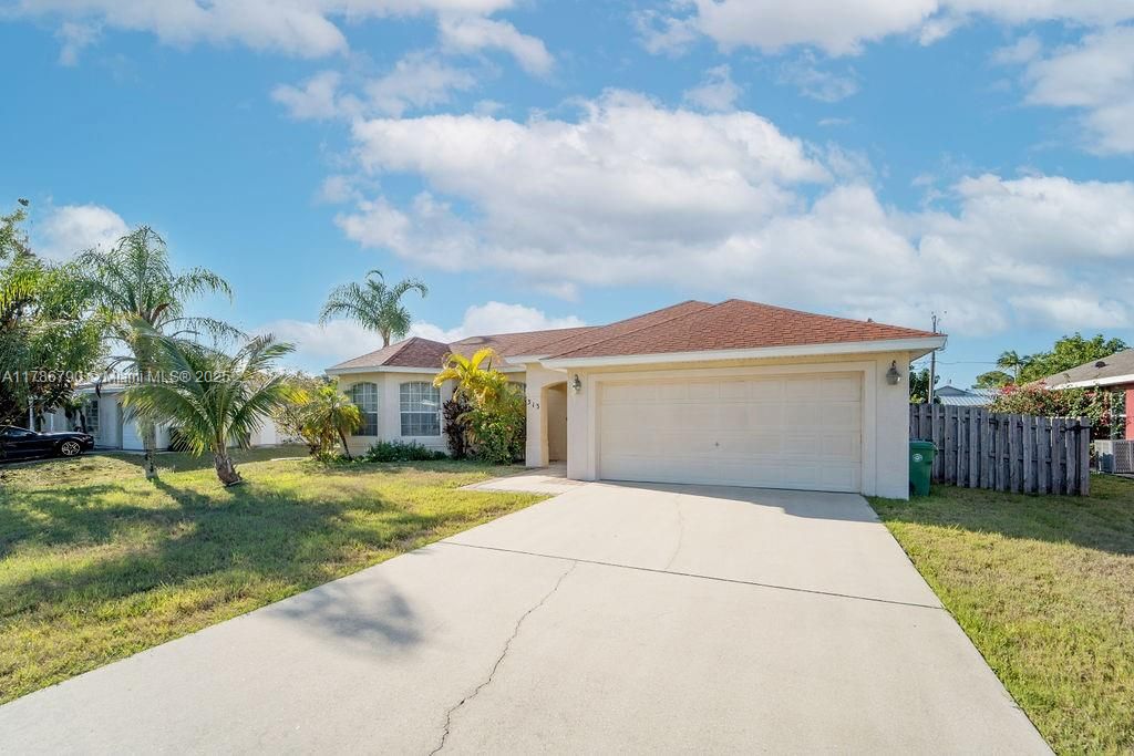 Photo of 313 SE Husted Ter, Port Saint Lucie, FL 34983 (MLS # A11786790)