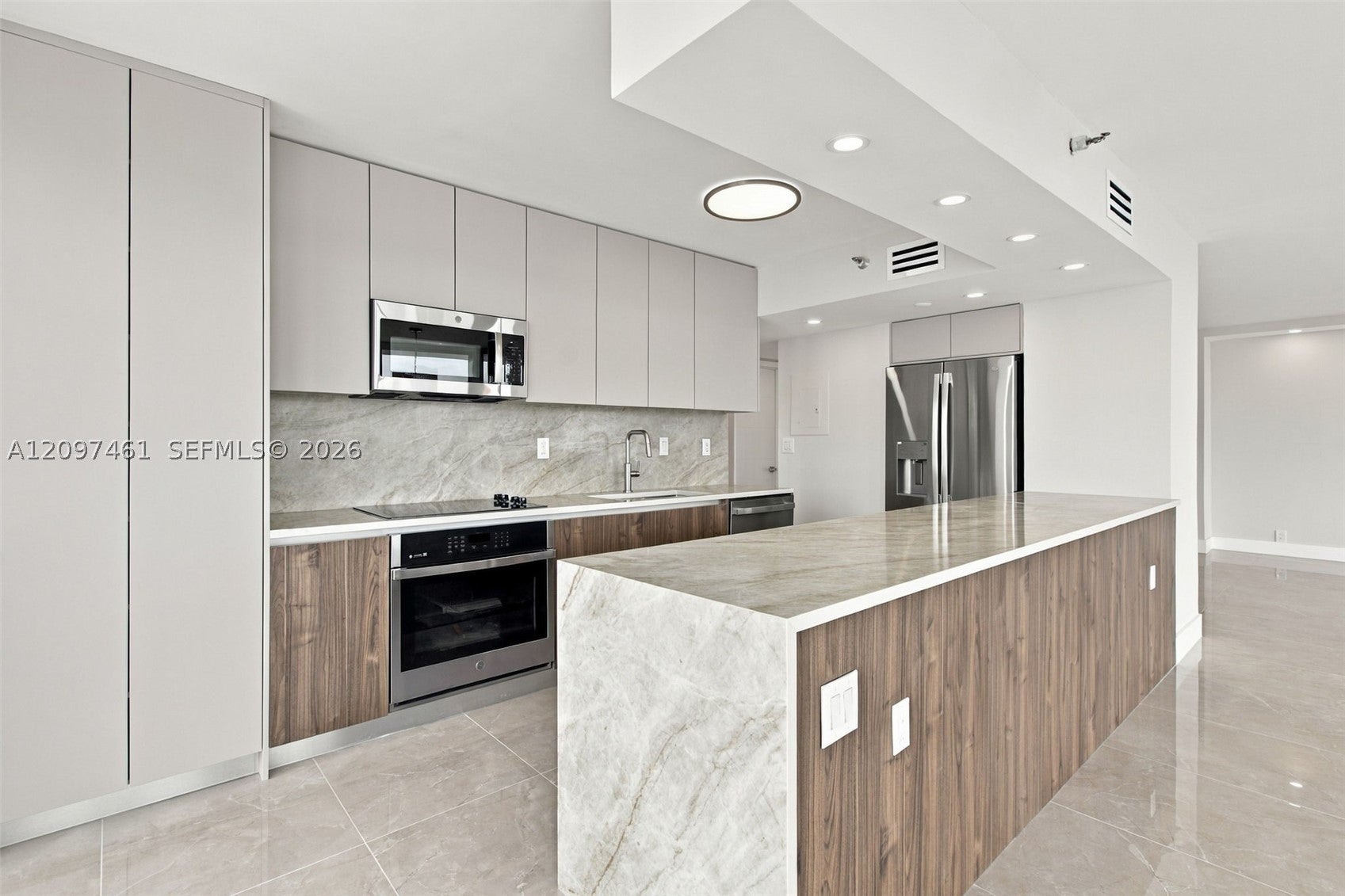 19101 NE 36th Ct 2705