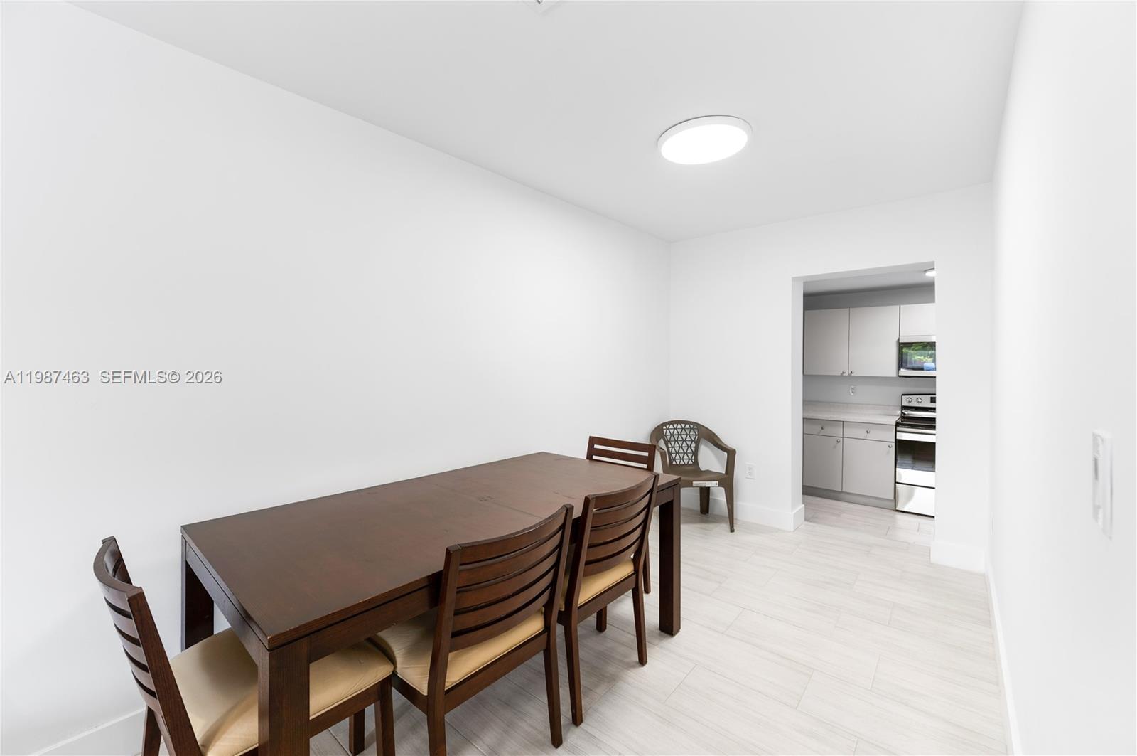 DE CARLO MANOR - Residential