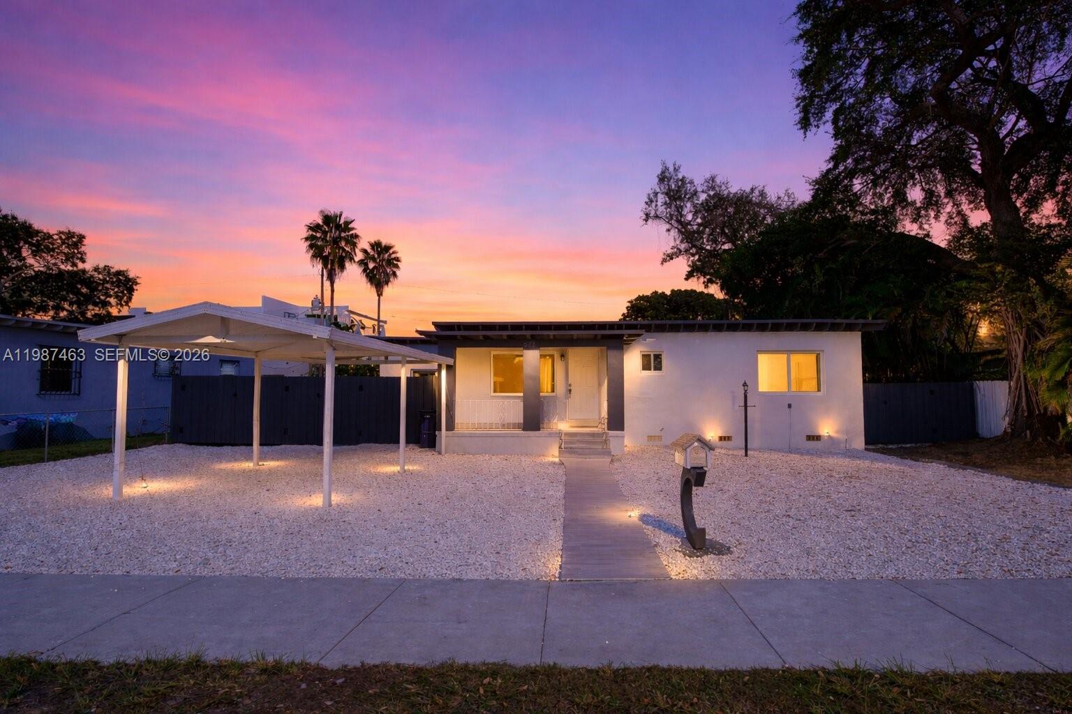 DE CARLO MANOR - Residential