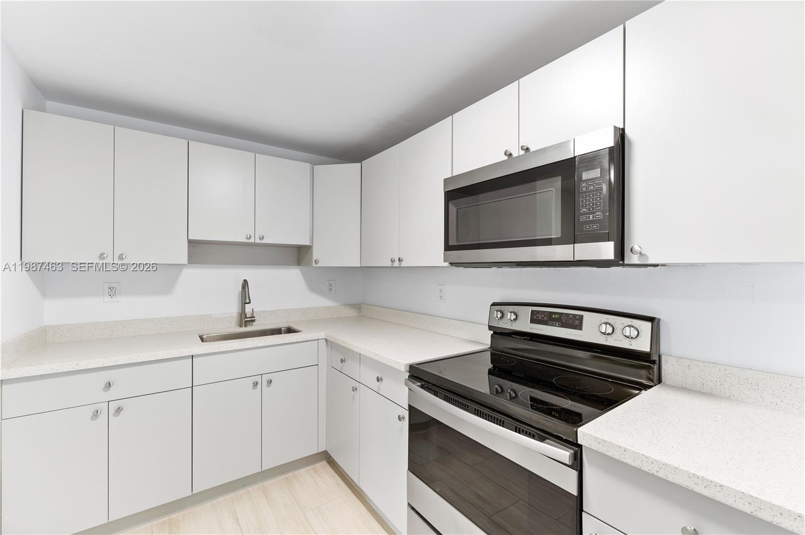 DE CARLO MANOR - Residential