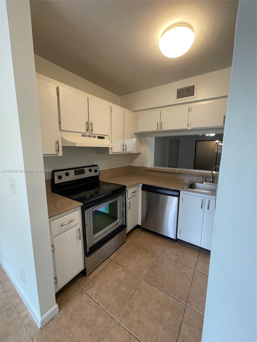 COURTYARD CONDOMINIUMS - Residential Lease