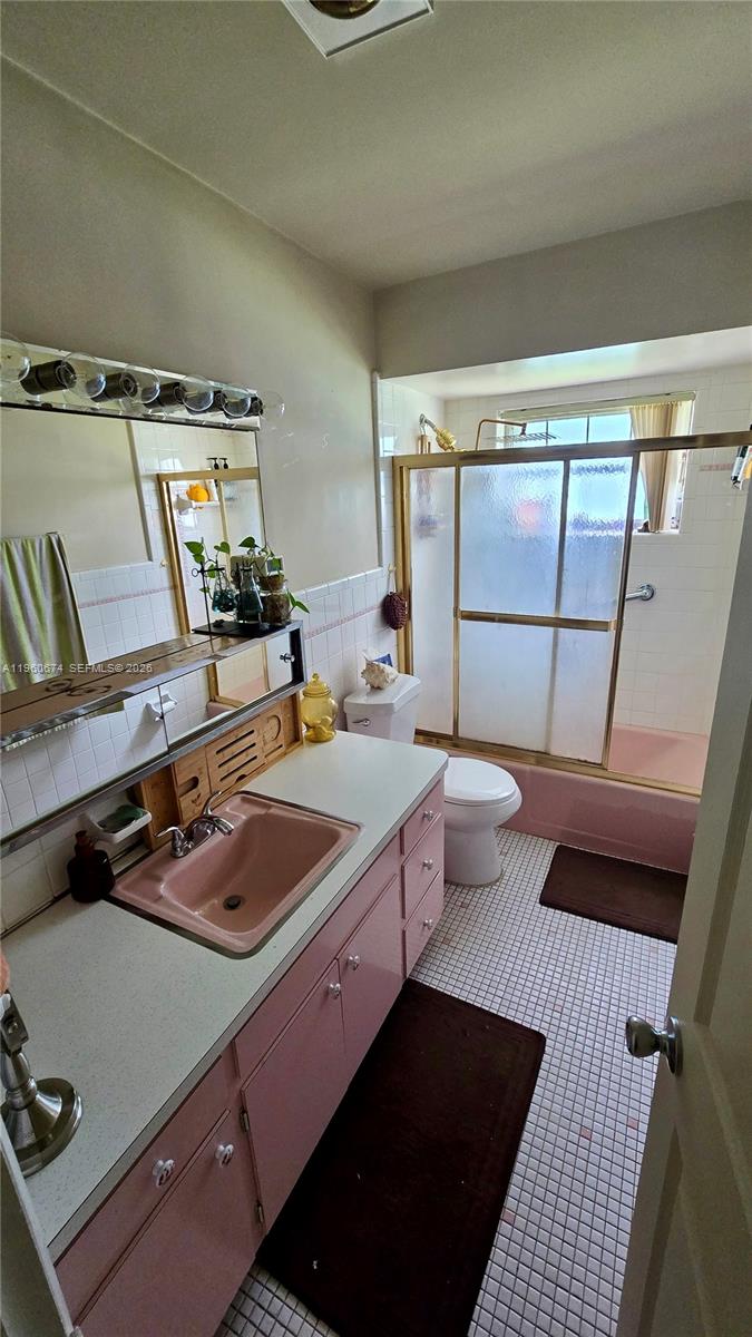 STRATFORD APARTMENTS COND - Residential