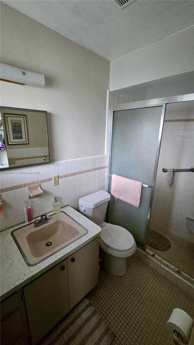 STRATFORD APARTMENTS COND - Residential