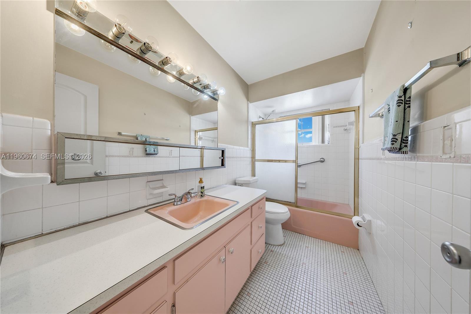 STRATFORD APARTMENTS COND - Residential